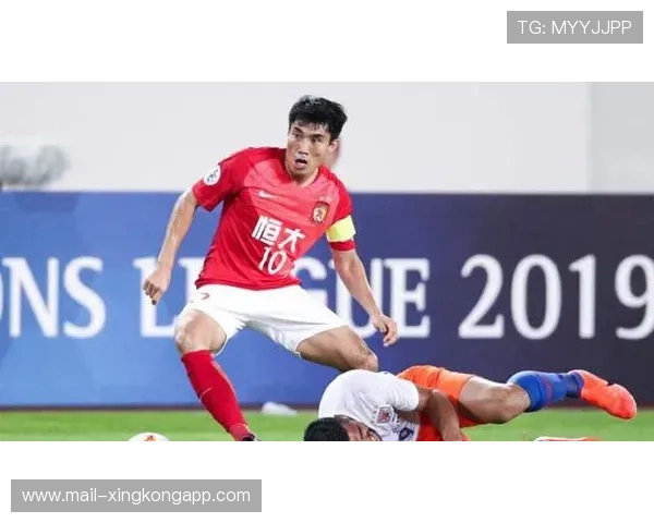 郑智或谋新突破：在足球场上的智慧与坚持