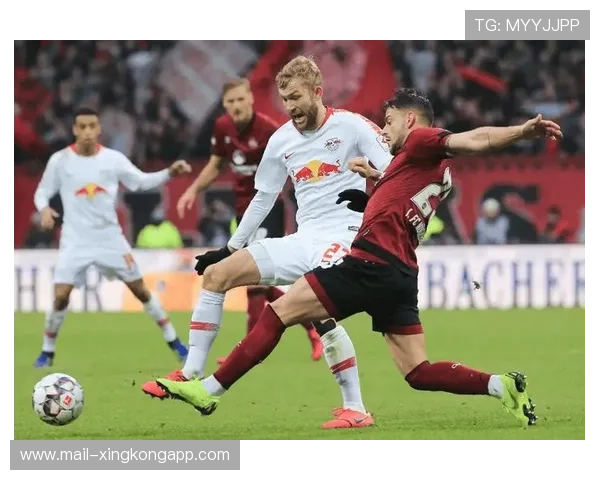 拜仁边中结合,打出连续配合,拜仁边路传中 拜仁边中结合,打出连续配合,拜仁边路传中