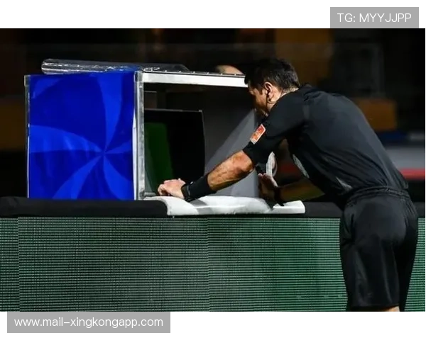 联赛反复出现裁判争议 官方承诺加强培训与监督,裁判影响比赛 联赛反复出现裁判争议 官方承诺加强培训与监督,裁判影响比赛